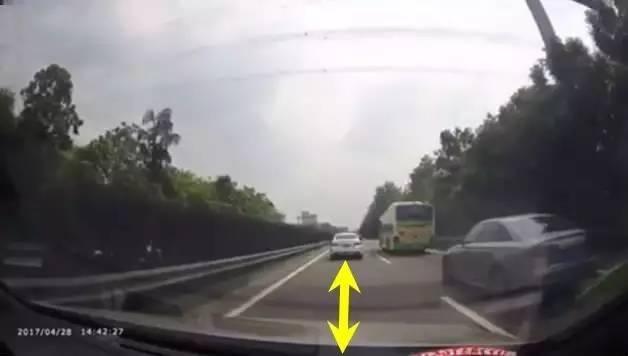 ������㣬�ܶ��_�@�ӵ�׷β����