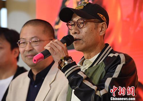 10��17�������L(zh��ng)���Ӱ���F(tu��n)��˾�Ĕz����ӳκ���Ѻ��ϰ鄢�������o(h��)߅��52���ӰƬ����߅�ˡ���ӳʽ�ڱ����e����ӰƬ���݄�����(�κ����)����ӳʽ�����o��<a target='_blank' href='http://www.chinanews.com/'><p  align=