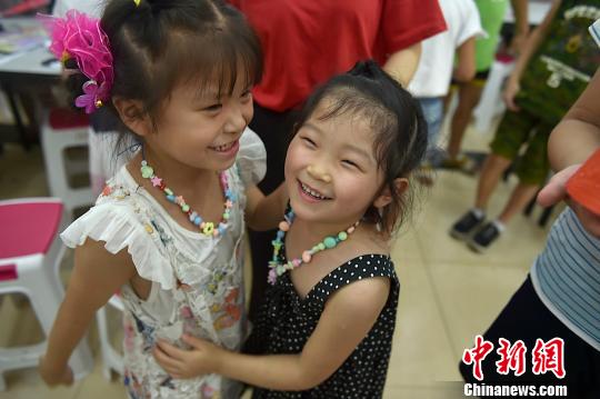 江蘇句容企業(yè)“留守兒童之家”讓親情面對(duì)面