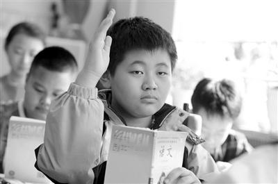 12歲喪母男孩照顧癌癥爸爸:不想給人添麻煩