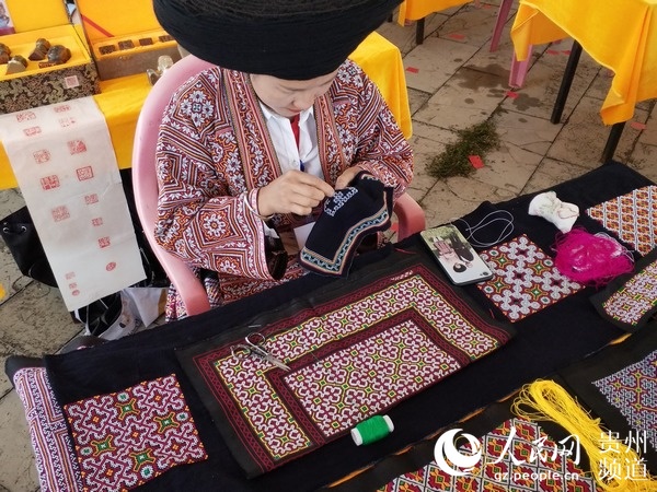 ���C��