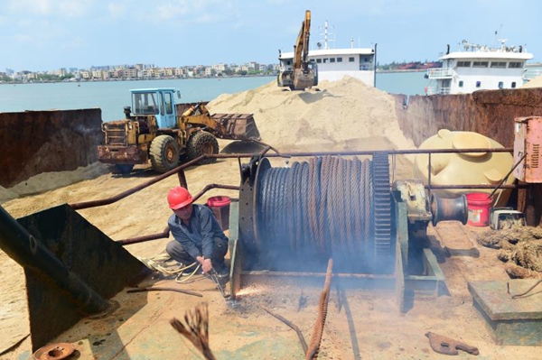 ���ڲ�@���ҷǷ��\(y��n)ɰ������(d��ng)����Ѻ��5000������ɰ��