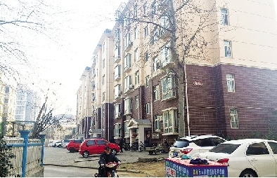 鄭州50多歲女業(yè)主4樓墜亡 或往陽(yáng)臺(tái)搬花盆出意外