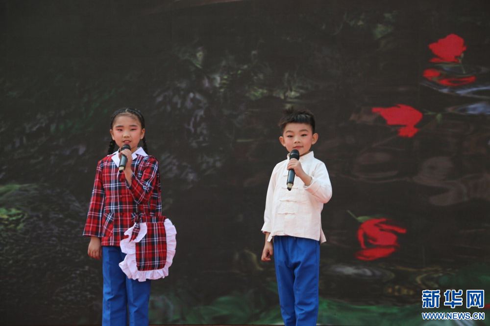 鄭州:文藝進(jìn)社區(qū) 敬老在行動(dòng) 鄭州:文藝進(jìn)社區(qū) 敬老在行動(dòng)