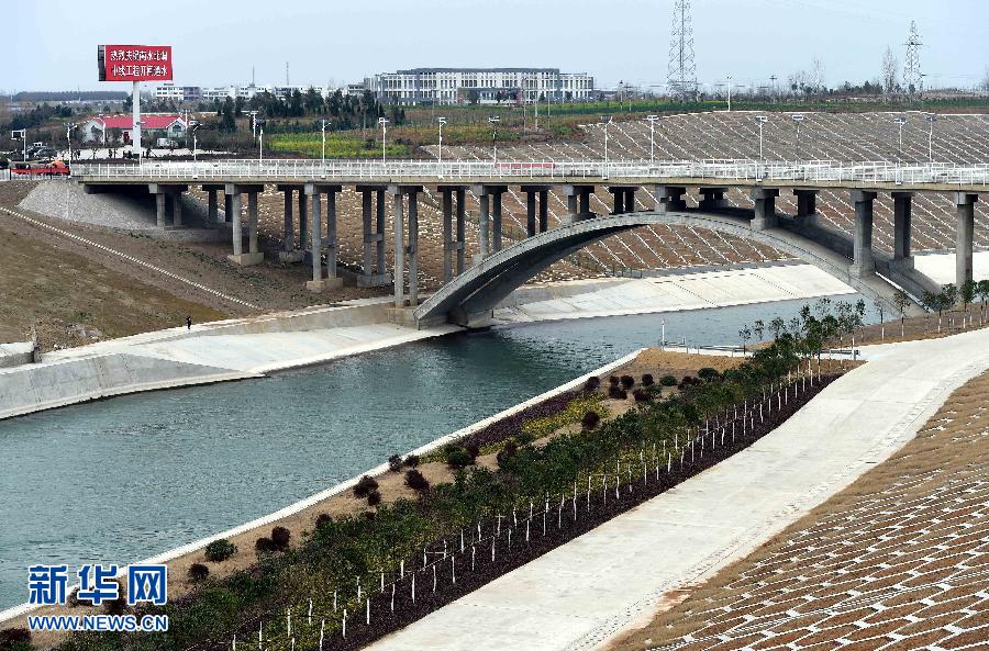 �����B(t��i)����1����ˮ���{(di��o)�о��������ף�һ����ˮ�;���