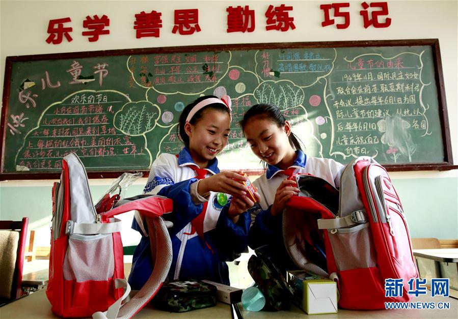 (���)(2)���ӌW��ϲ�@��HELLO С���������ײ�