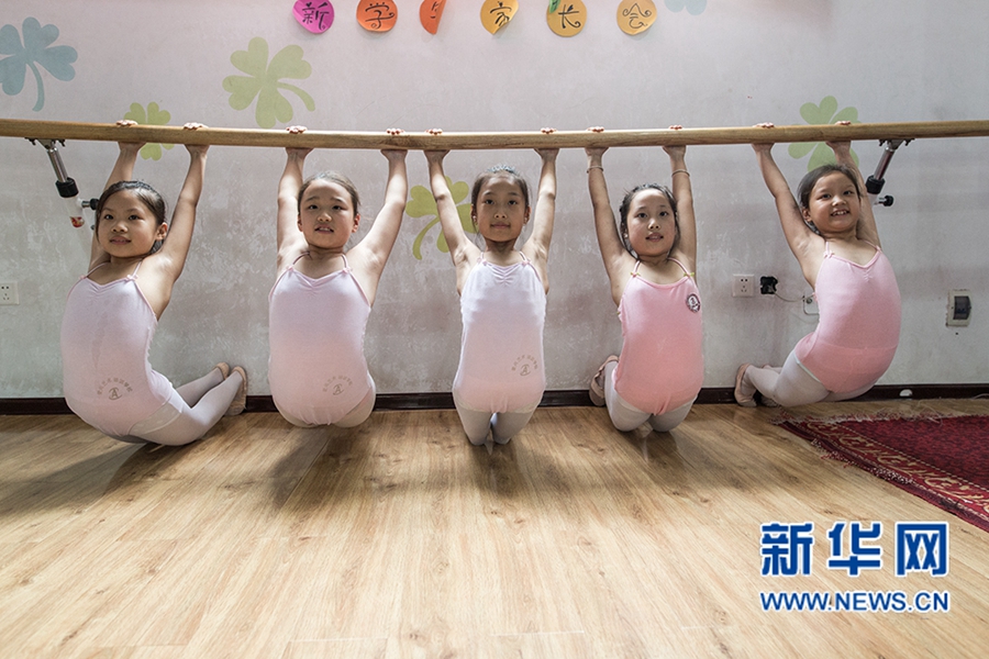 ����ƽ�ɽ:�ك������赸æ