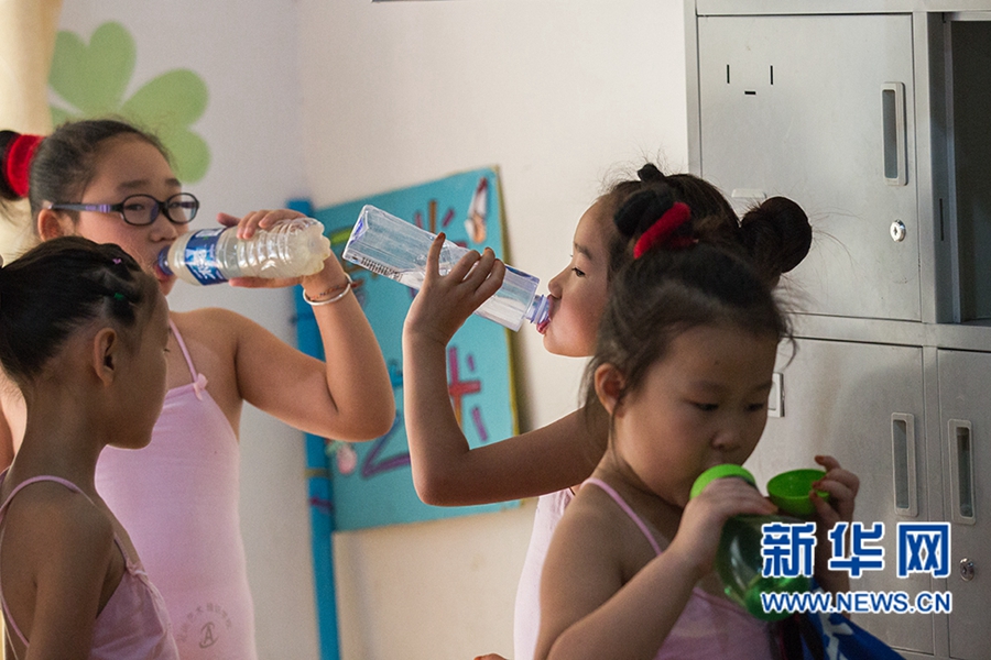 ����ƽ�ɽ:�ك������赸æ