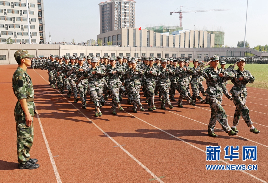 河南財大舉行新生軍訓(xùn)總結(jié)會 河南財大舉行新生軍訓(xùn)總結(jié)會