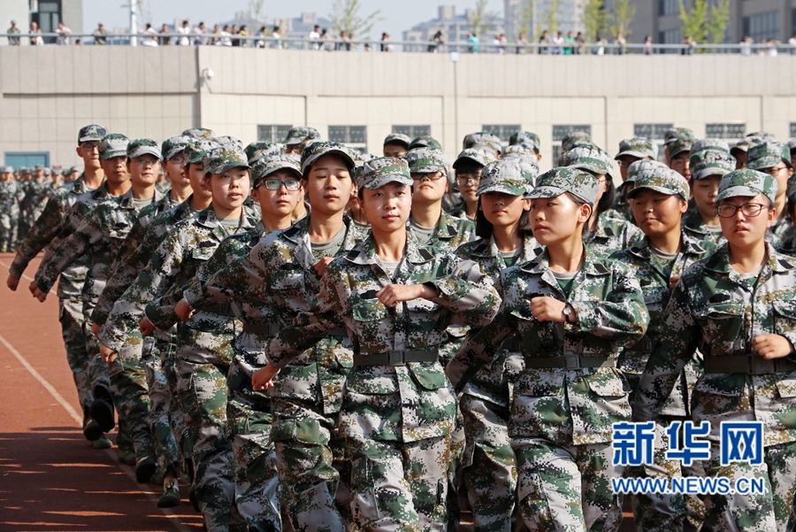 河南財大舉行新生軍訓(xùn)總結(jié)會 河南財大舉行新生軍訓(xùn)總結(jié)會