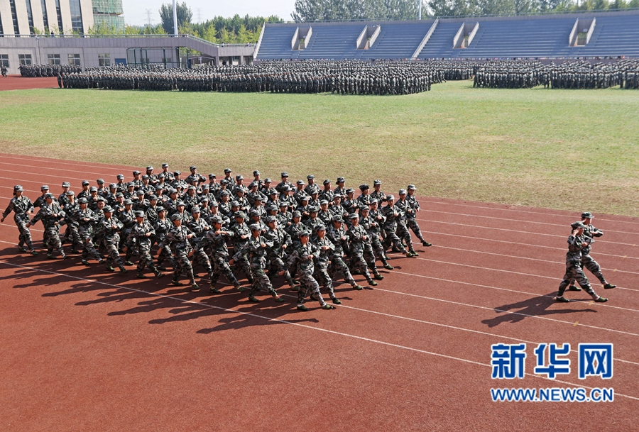 河南財大舉行新生軍訓(xùn)總結(jié)會 河南財大舉行新生軍訓(xùn)總結(jié)會