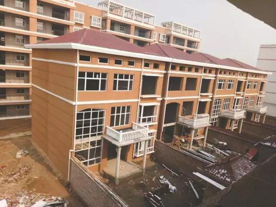 ̫��һ�W(xu��)У��(n��i)�`�����e��