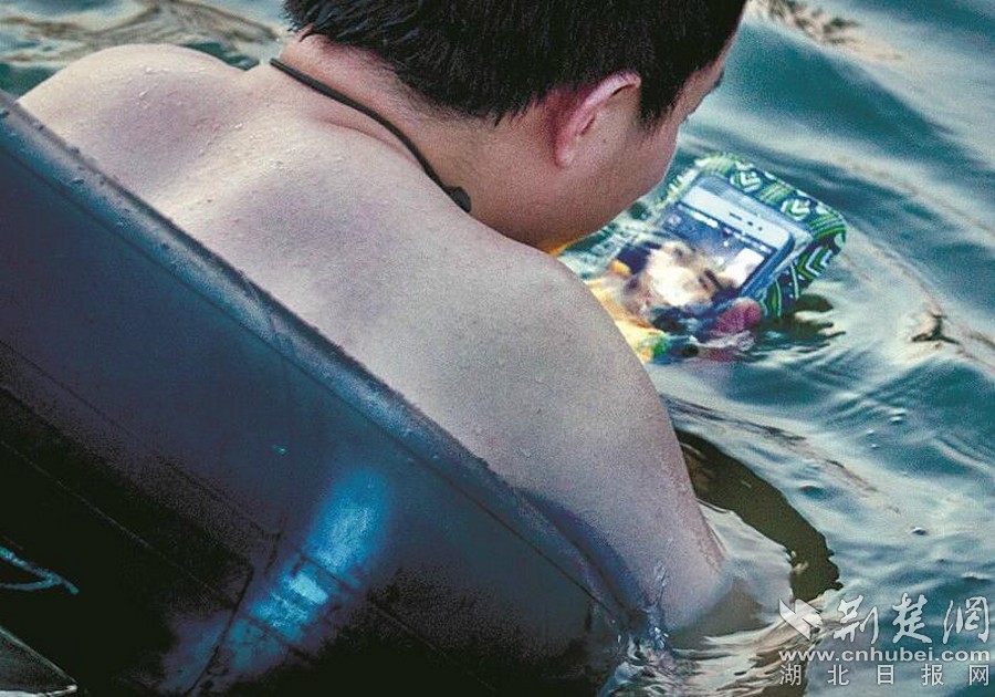 2017�Ї���(li��n)�W(w��ng)�j(lu��)�l(f��)չ?f��n)�r�y(t��ng)Ӌ(j��)��(b��o)���@ʾ������2017��6�����҇��W(w��ng)��Ҏ(gu��)ģ�_(d��)��7.51�|���֙C(j��)�W(w��ng)��Ҏ(gu��)ģ�_(d��)7.24�|���������֙C(j��)̫�^�������˂��������������y�����c(di��n)���e�r(sh��)�g������ԕ�(hu��)�����R(sh��)���վo�֙C(j��)�����֙C(j��)��ס����桱��ˮ�ϣ��˂�Ҳ��Ը��(d��ng)�u�@��(g��)��(x��)�T���������c���������ˮ�Ϙ��@������һ�˱�һ���֙C(j��)�����ٻ�����(du��)��(g��)�������������H����Ӿ�����L(zh��ng)ֻ��Լ����^���֙C(j��)�������]ע�⺢�ӵ�һĘ�o���� �D�飺�c�֙C(j��)һͬ��������