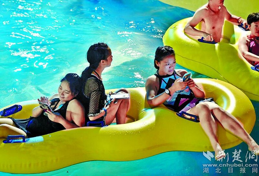 �D�飺3����Ů������Ƥ��ӾȦ����������֙C(j��)