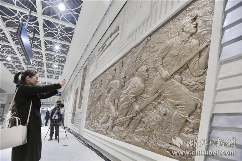 ��������9�c��ӛ�߁�����܉����ͨ8̖�����S��·վ�c��Ŀǰ��(n��i)���b�������M����ͨ�^�������ߵ�վ�d�ӣ������ĵ��¿��g׌����ǰһ����ӛ���ڬF(xi��n)������վ��(n��i)��վ�d�������@ʾ��������܊����܊����Q��Ӣ�ģ����������ǵĈD����ؓ؟ԓվ�OӋ�ĺ�����Ժ�Ļ��l(f��)չ���޹�˾�OӋ�M�ɆT�����B�������ϵĈD�����ǏĚvʷ�īI���D(zhu��n)ӡ�^������ʮ�־��Еr���С��D��8̖���S��·վ�������Ո�ӛ������ ҕ��W(w��ng)Ԭ���A �z