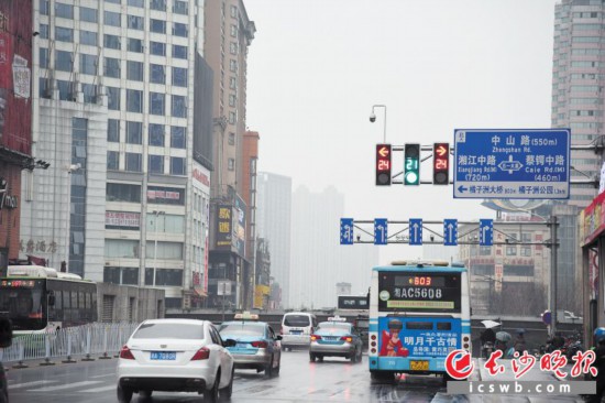 �����S�d·�ϵ��°���̖���Ͼ�����������ͨ���_ͻ�p�٣�ԓ·�ν�ͨ���鰲ȫ형����Lɳ���ȫý�wӛ�� ���� �z