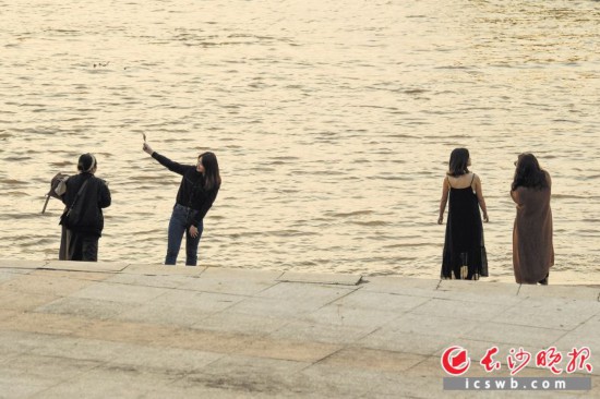 ���������հ���6�r��ꖹ�ӳ�r�����S���潭ˮ����������Ů�����潭�L�⎧�Hˮƽ�_���cϦꖺ�Ӱ�������Lɳ���ȫý�wӛ���S���� �z