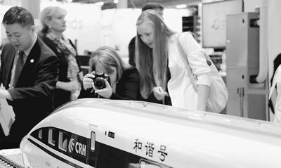 ȥ��10�£��ж��p�������˸��F������������D���ڵ�����Ī˹�Ƈ�(gu��)�H��(chu��ng)�°l(f��)չՓ�����g�����_˹�^�����^�з�չ���ĸ��Fģ����