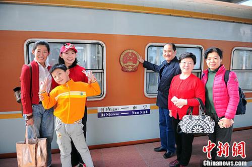 �D���Ї������ο��ڒ����Ї����յ�܇��ǰ��Ӱ������<a target='_blank'  _fcksavedurl='http://www.chinanews.com/'><p class=