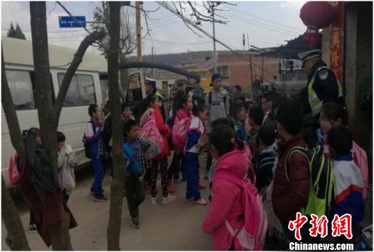 ����һ��У܇(ch��)����(y��n)�س��d ���d7�˾��D33��