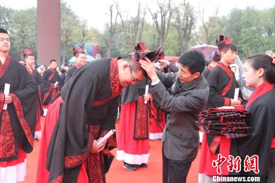 400���W(xu��)���R�������h�Ǻ����Нhʽ���˶Y