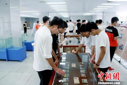 ���tɫ�B�h(hu��n)��(hu��)Ѳչ���M(j��n)�������׈�(ch��ng)����h�Ƽ���W(xu��)�e��