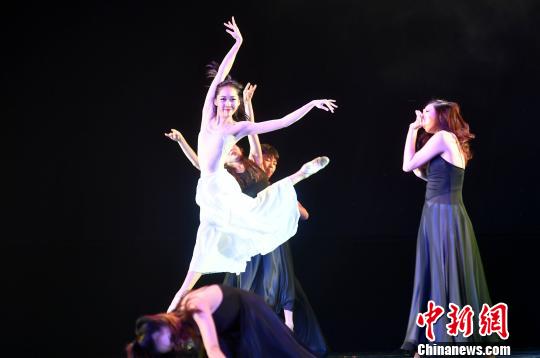 �ڶ��ú��{�ɰ���W(xu��)���赸��ِ�ڸ����e�k