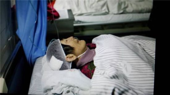 洛陽(yáng)載20余人貨車(chē)景區(qū)內(nèi)失控側(cè)翻 傷亡不明(圖)