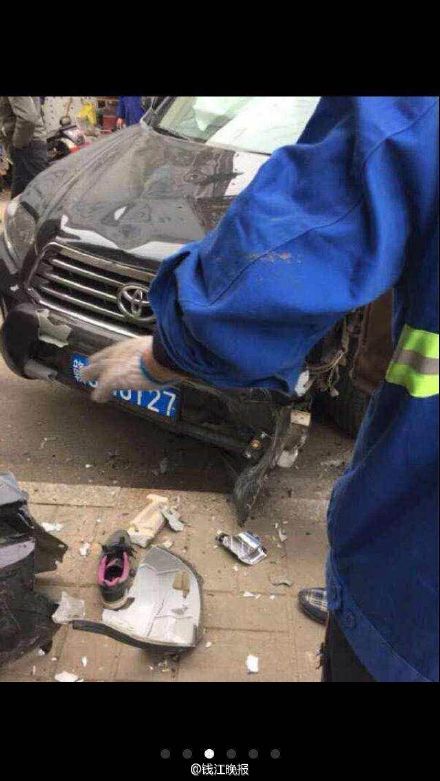 寧波一越野車沖進店鋪致6人死 含2名學生(圖)