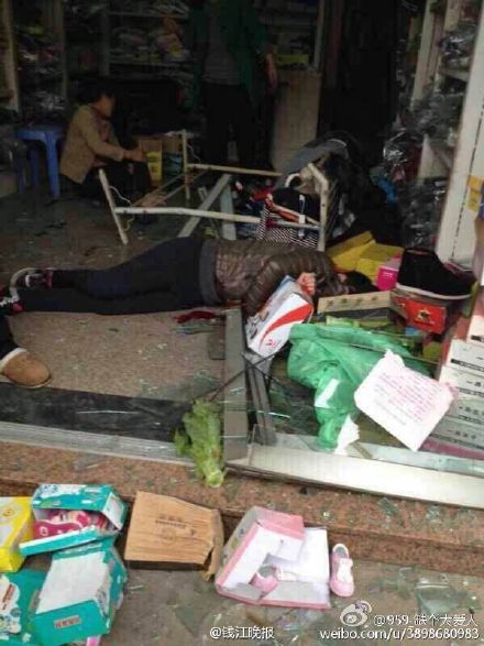 寧波一越野車沖進店鋪致6人死 含2名學生(圖)