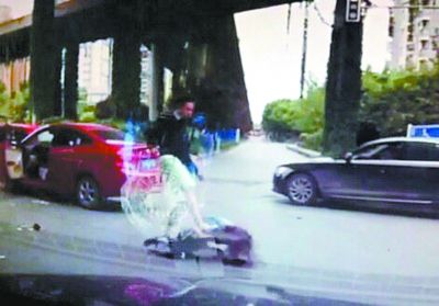 ���ӌ�Ů˾�C(j��)�ϳ���(l��i)ˤ�ڵ����ߴ���