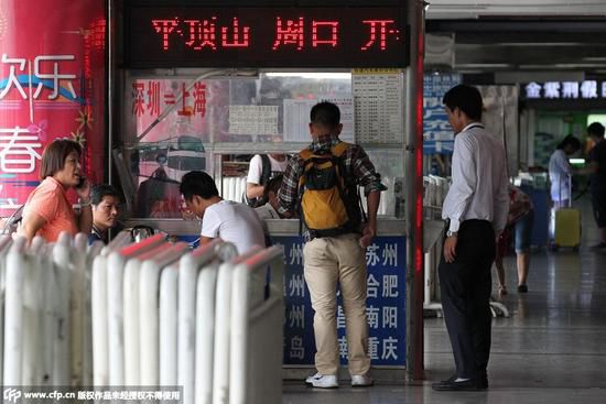 ��2014��9���϶�ӛ�߰��L����r�������ðƱ؜�����_�ķ�ʽ����׃������ǰ���_�g(sh��)�����˿ͱ�����Ʊ��(w��)���ģ��ڽ����X֮�������]���I(l��ng)ȡ�κε�܇Ʊ�����ǽ���Ĳ��L�����˿��ڸ��X֮���������õ�һ�����l(f��)Ʊ�����o�˿�һ�N�������Ԟ��Լ����X֮���õ���܇Ʊ���S�����˿ͱ�Ʊ��(w��)���ĵĹ����ˆT����܇վ����܇վ����ӬF(xi��n)������Ʊ�����IƱ���S�󽻵��˿��������˕r��(x��)�ĵĳ˿͕��l(f��)�F(xi��n)��Ʊ���ϵăr���h(yu��n)�����Լ���ǰ֧���oƱ؜�ӵăr�������@����Ĳ�r�ͱ�Ʊ؜��ٍ���ˣ����Ǵ˕rƱ؜�����x�_���˿��y�Ի��^�Ҍ������X���ڰ��ɳ���ؓ(f��)؟(z��)������ʾ��Ҫ�C��(sh��)Ʊ؜�����_����Ҫ�������C��(j��)���ץ�F(xi��n)������Ҫ�˿�ָ�J(r��n)�����Ǻܶ�˿͛]�Еr�g���ɳ�������{(di��o)�������Ԍ�(d��o)�o�����@�N�y���M(j��n)�и������ڰ��ɳ�����ݠ�^(q��)���w��܇վ�V��������Ʊ��(w��)�������ڵĵ�䁣������]�Й�(qu��n)��ȥ�������_����܇վ���f����������Ʊ؜�ӂ������ڏV�������_���]���M(j��n)��܇վ�ą^(q��)��������Ҳ�o��(qu��n)�M(j��n)�й��������F·�������_��ʾ����̎�О���Ҫ�������T������Ϊ�(d��)һ�����T��(zh��)���������y�����D��һ����Ʊ؜�ӡ�឵�һ���˿�ǰ��λ�ڻ�܇վһ�ǵġ��۾��|Ʊ��(w��)���ġ�����ُƱ��