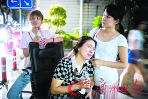 ���g��ĸ�H�ܵ����˵���r��I����ֹ���ڬF(xi��n)��(ch��ng)������5��(g��)С�r(sh��)�o(w��)���x�_��