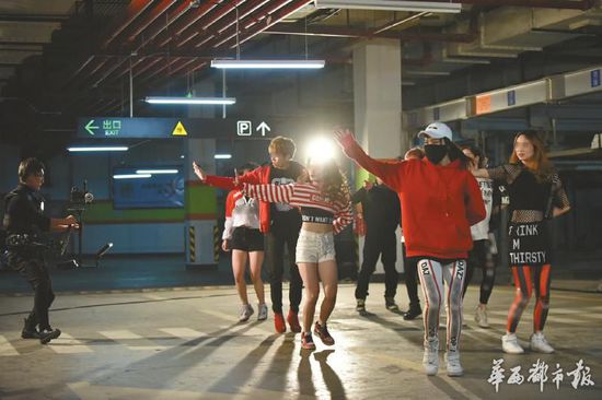 1��26�����ɶ��д���·ĳ���֘�����ҹ12�c(di��n)�^������(x��)����߀�ڵ���܇���Ĕz��