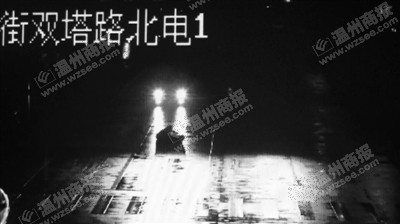 ܇(ch��)���_(k��i)��(l��i)�r(sh��)��һ��(du��)���������R·����������һ�˵�����