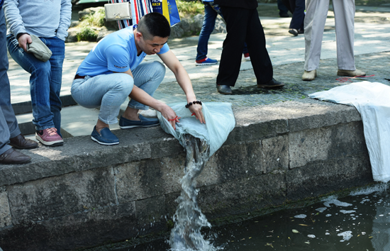 �����|(zh��)��äĿ����:�����İ�ҹ�����ă���