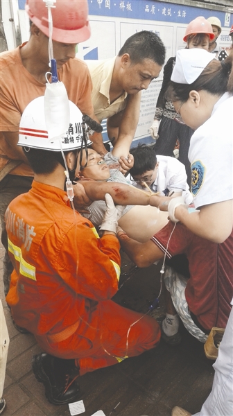 6��6�r27���������쌎�Ӗ|�^(q��)ĳ�����ϣ�38�q�Ĺ�����܊�����r��������5�ǉ�����3�����䱳���͂�(c��)������5��䓽����S������܊�������쌎�������t(y��)Ժ�Ӗ|��Ժ��������(j��ng)�^�L�_6С�r�����g(sh��)���ȣ�5��䓽�ȫ��ȡ�������\���ǣ�䓽�]�Ђ�����(n��i)�K�����^����܊Ŀǰ�����ذY�O(ji��n)�o��������ӛ�߰l(f��)��r߀�]��Ó�x����Σ�U��