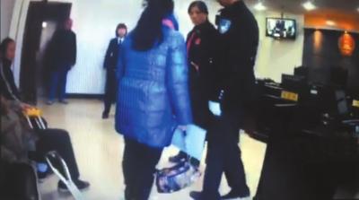 ����Ů�Ӵ��[��ͥ��������˺���ĕ�����10��(g��)��