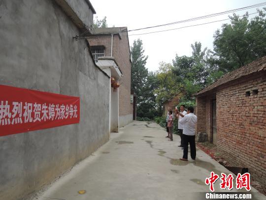 ���óɼ��l(xi��ng)���l(xi��ng)�H�s��ʮ��·�c��ʾӺ�Ӱ���D��