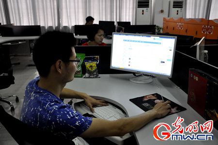 ���W(w��ng)�jý�w���D(zhu��n)�ġ����ϡ���(li��n)�W(w��ng)+����܇ ���������υ^(q��)���l(f��)�¹��