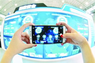 �ٶȰ�ȫչ�^(q��)LED��Ļ�ό��r���±��r�ص��p�_��Ϣ