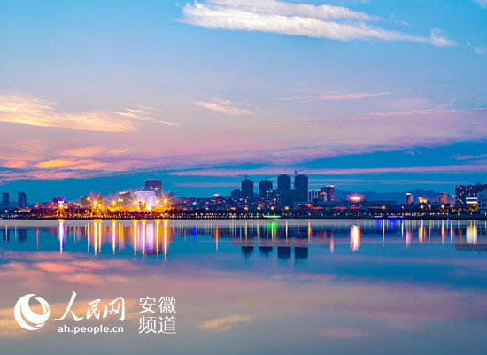 ���·�(gu��)������(sh��)�`������ƪ�����ǣ����Gɫ���桱����l(f��)չ��(d��ng)��