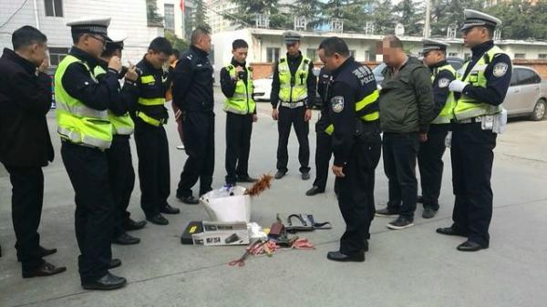 �Ĵ�һ�����`ͣ��䓹����{���� �����܇(ch��)��(n��i)�ѳ���֧