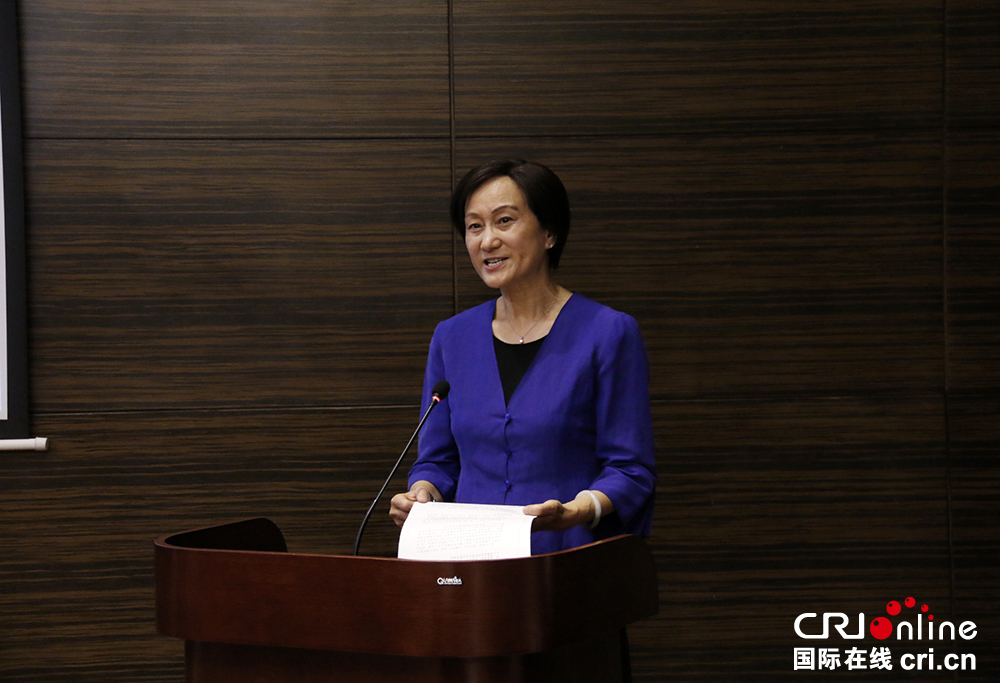 �DƬĬ�J���}