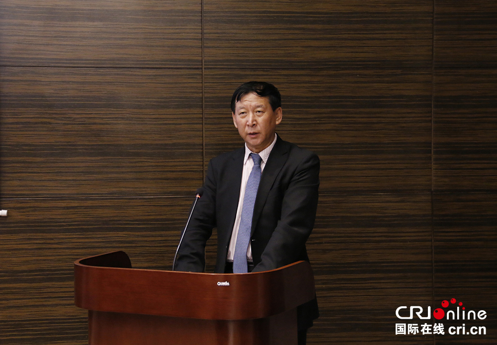 �DƬĬ�J���}