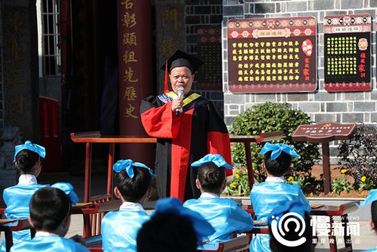 ����һС�l(xi��ng)���߳�21λ��ʿ����Tʿ �к��ؼ�?