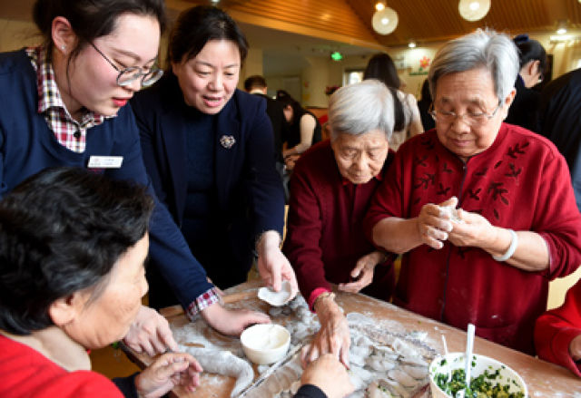 ���g������(ji��n)��һ���Ǻ�һ��(g��)���ҵĳ־Ñ�(zh��n)