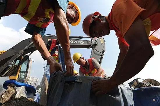 �������ػ�ţ������ı�����Ҳ���d��܊�˵ĺ�ˮ��ϣ��