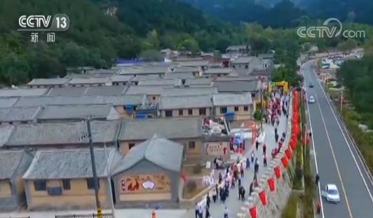 �cף���A���񹲺͇�����70������ͳɾ�չ��С��·��һ��(g��)�����ܵ��(du��)