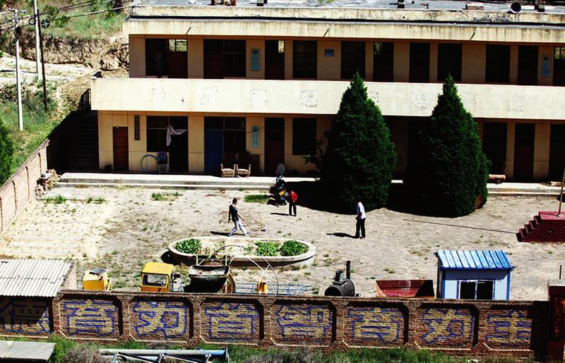 600ƽ���׵ČW(xu��)У��ֻ��һ���W(xu��)���̓ɂ��ώ�